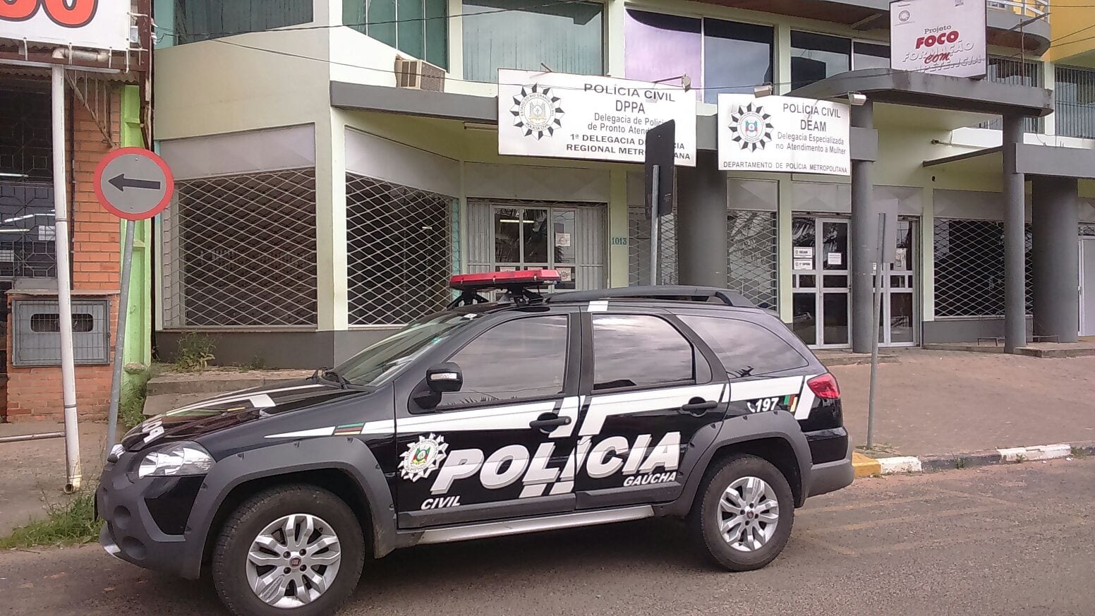 Superlotação em delegacia de Gravataí coloca policiais e presos em risco
