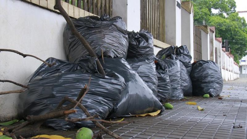Moradores sofrem com a falta de coleta de lixo em bairros do município