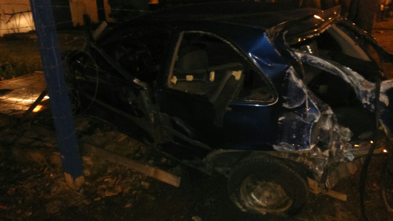 Acidente de carro deixa uma pessoa morta e três feridas em Gravataí