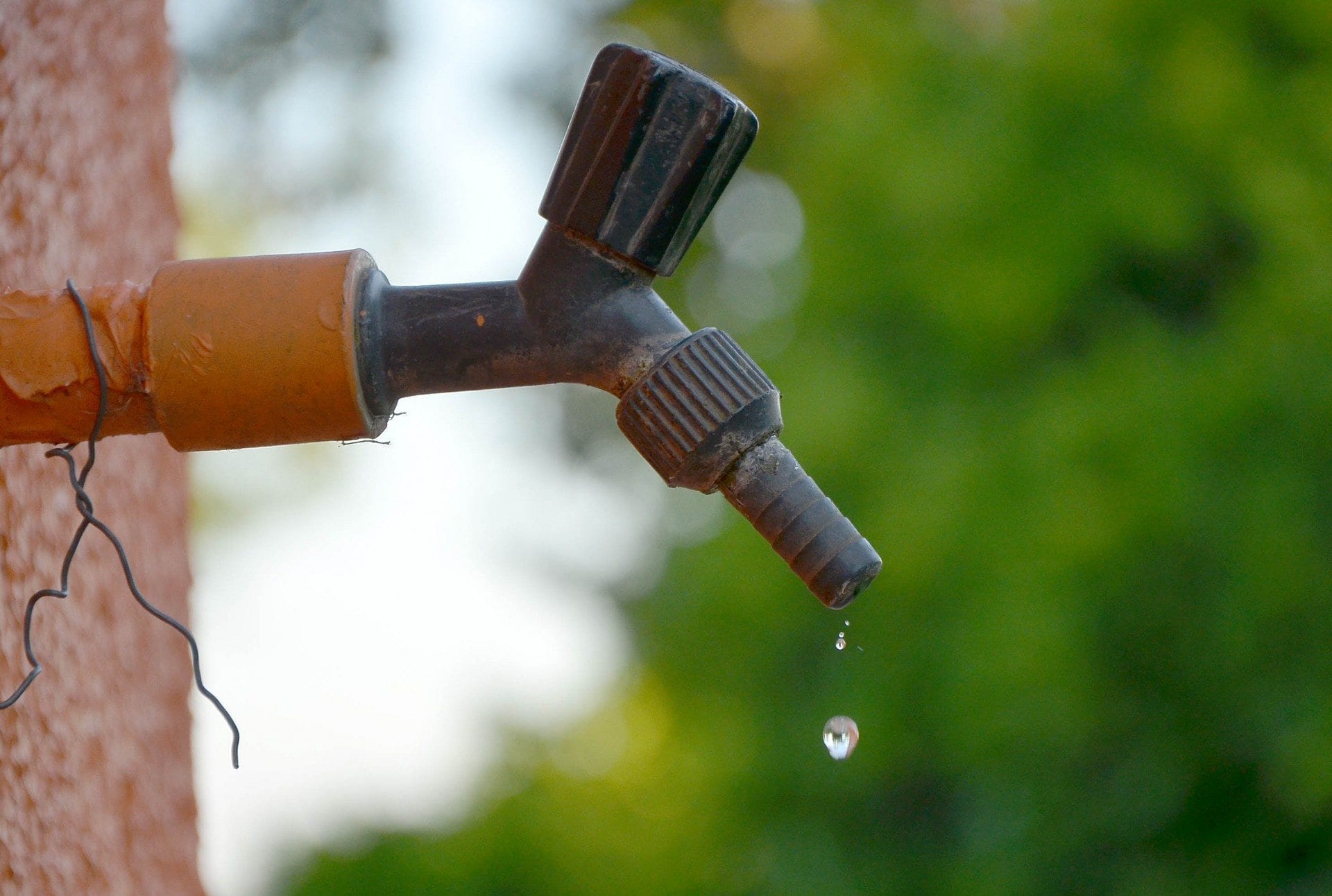 Bairros ainda sofrem com abastecimento parcial de água no município