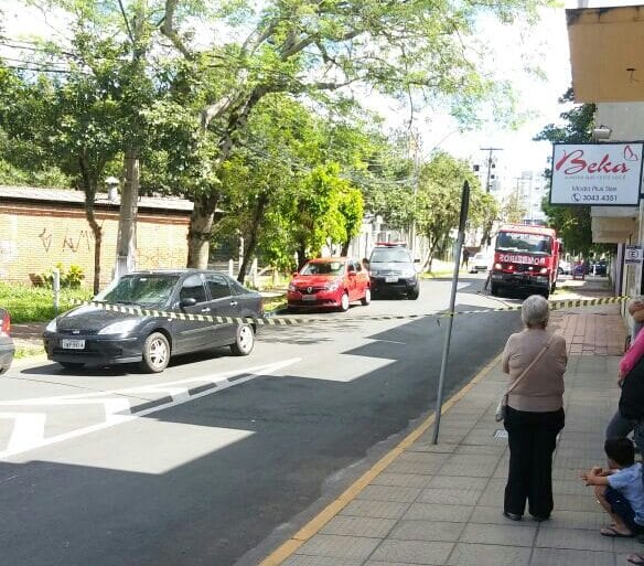 Gate remove explosivo em estacionamento de delegacia no Centro de Gravataí