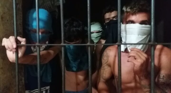 Vídeo: Situação se agrava em delegacia de Gravataí e presos denunciam más condições