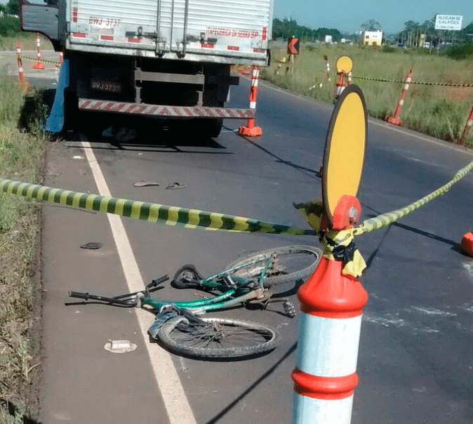 Ciclista morre atropelado na ERS-118 em Gravataí