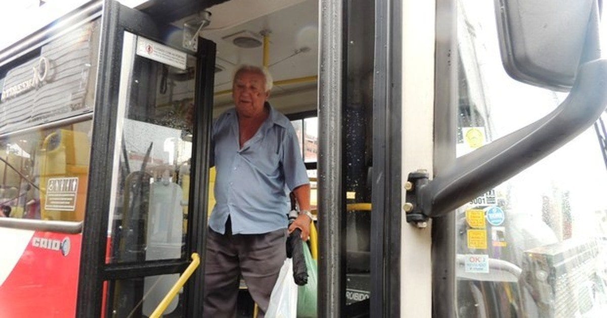 Projeto de lei propõe que idosos tenham acesso a todos os assentos em ônibus