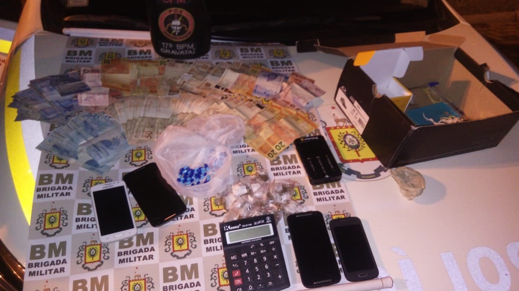 Dupla presa é suspeita de usar máquina de cartão para a venda de drogas em Gravataí
