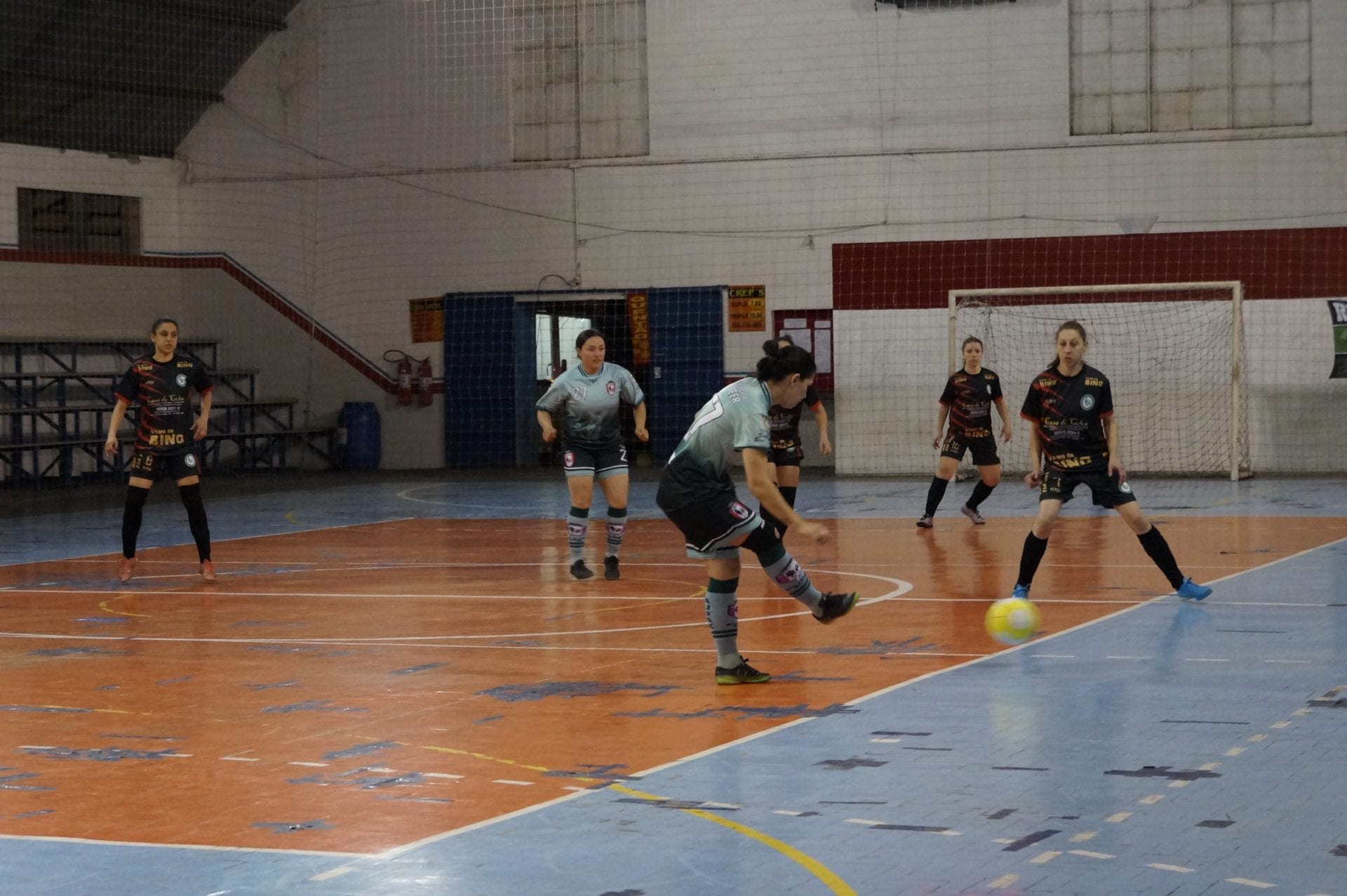 Definidas as quatro equipes semi finalistas do Municipal de Futsal Feminino