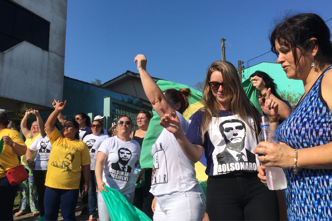 Manifesto a favor de Bolsonaro reúne milhares de pessoas em Gravataí
