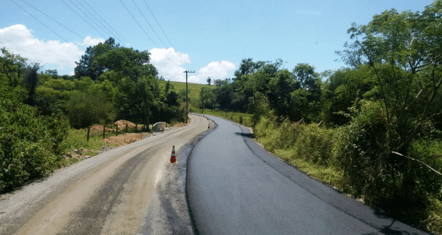 Prefeito assume competência do governo do Estado para terminar rótula e asfalto no Xará
