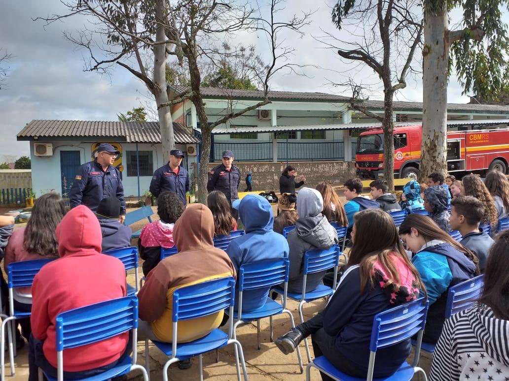 Uma aula diferente para os alunos da Escola Municipal Vila Neópolis