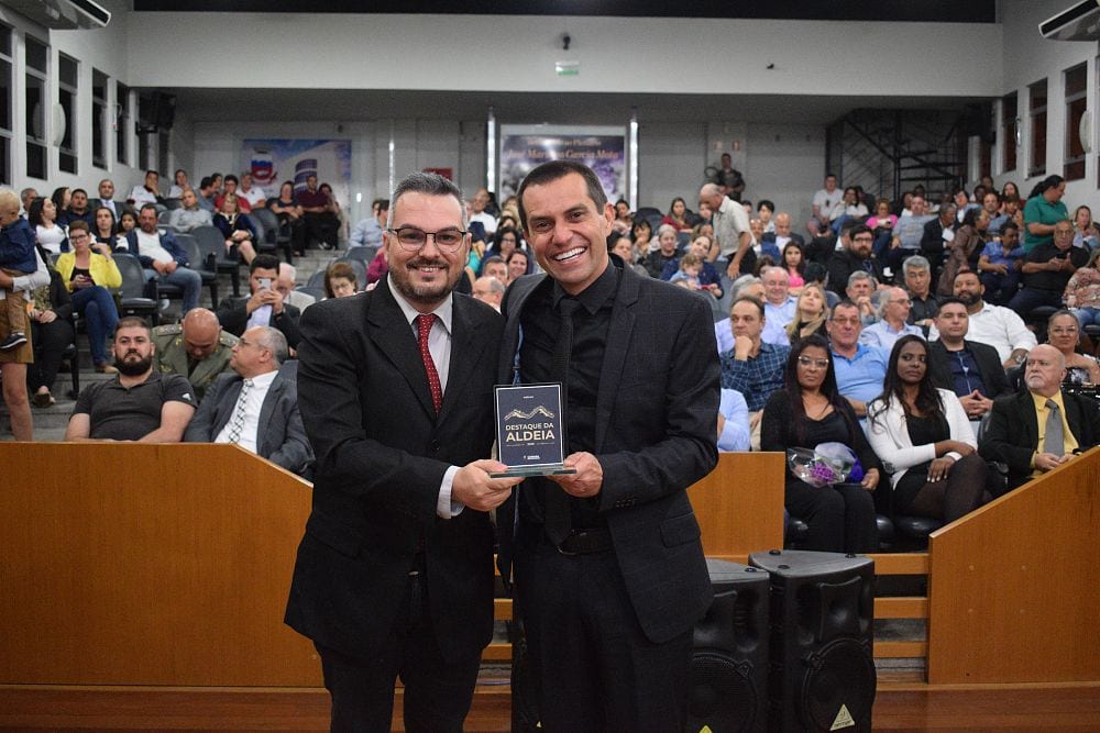 Colunista do Giro de Gravataí recebe o Prêmio Destaque da Aldeia da Câmara dos Vereadores de Gravataí