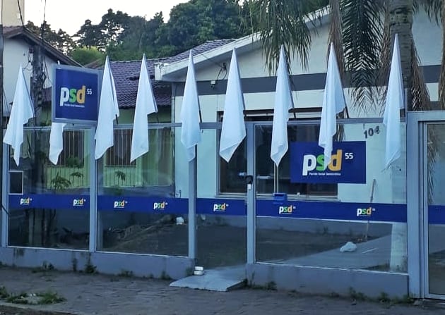 Partidos | Qual o significado das bandeiras brancas na sede do PSD?