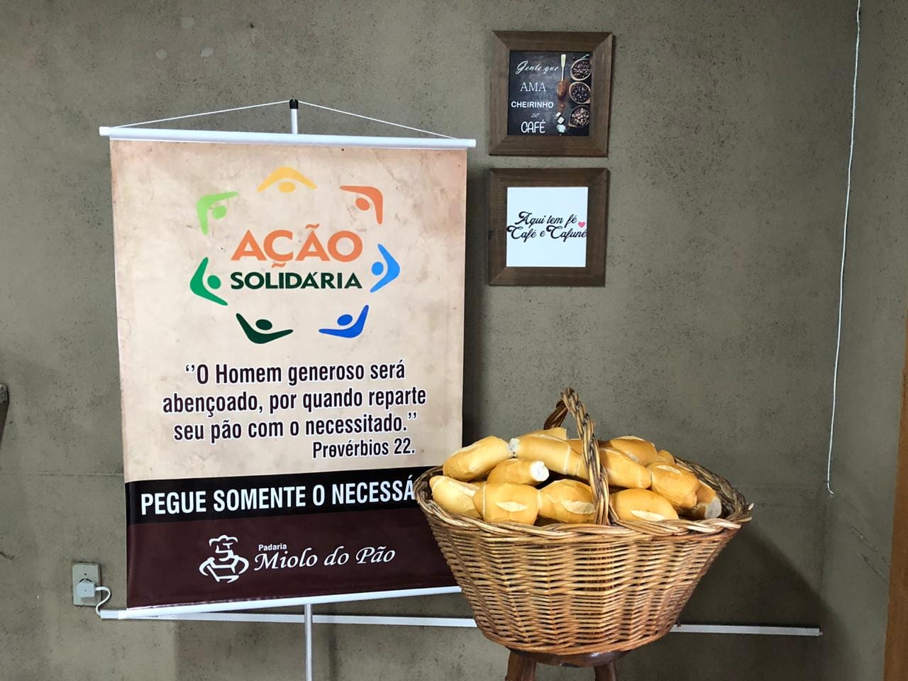 Multiplicando a solidariedade, padaria oferece pão de graça para quem tem fome