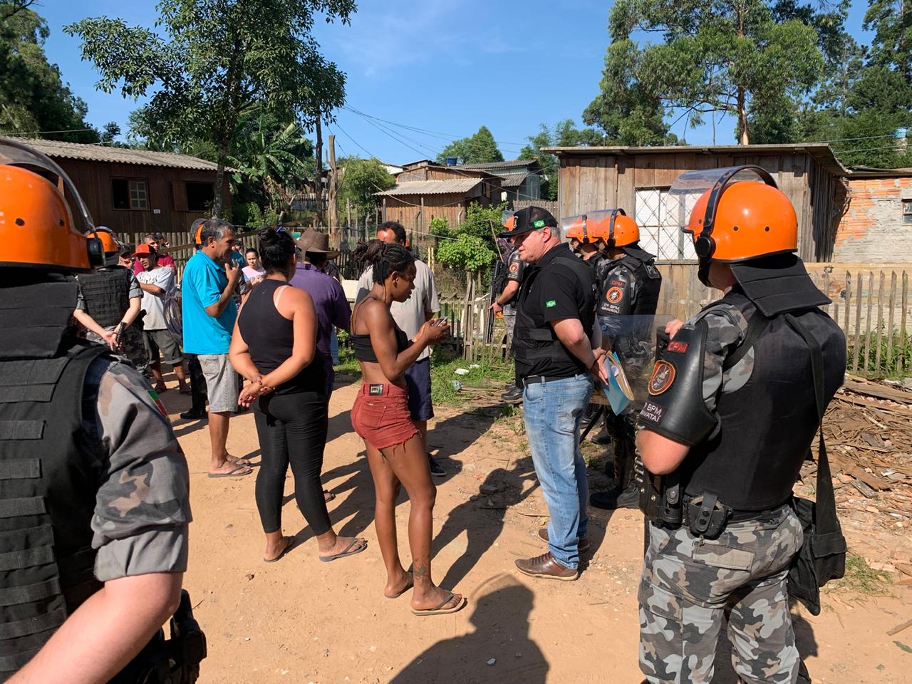 Justiça executa neste momento reintegração de posse de área com 100 famílias em Gravataí