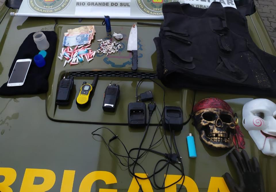 Brigada Militar derruba ponto de tráfico de drogas no Breno Garcia