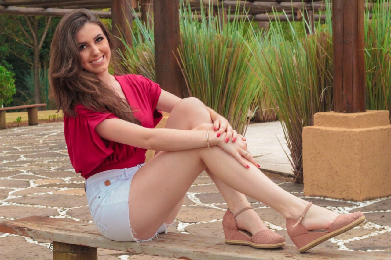 Conheça Fernanda Bizotto Soster, a modelo que quer trazer o título de Musa do Sol para Gravataí