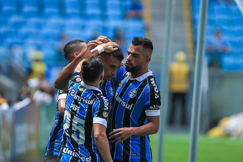 Juliano Piasentin | Em jogo marcado por homenagens à Valdir Espinosa Grêmio vence na Arena por 3×0