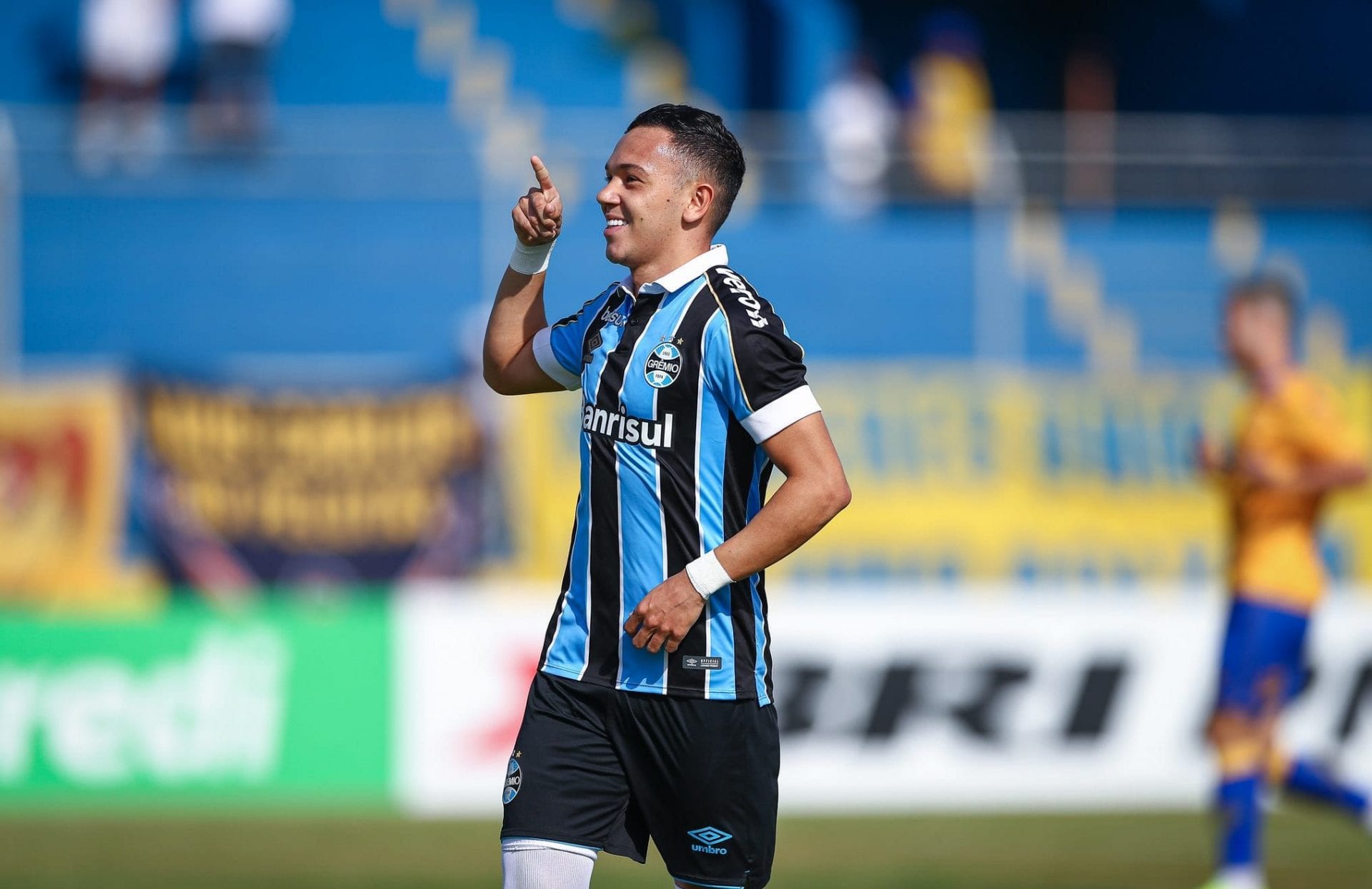 Giovani de Oliveira | Grêmio vence o Pelotas e Pepê pede passagem para o time titular