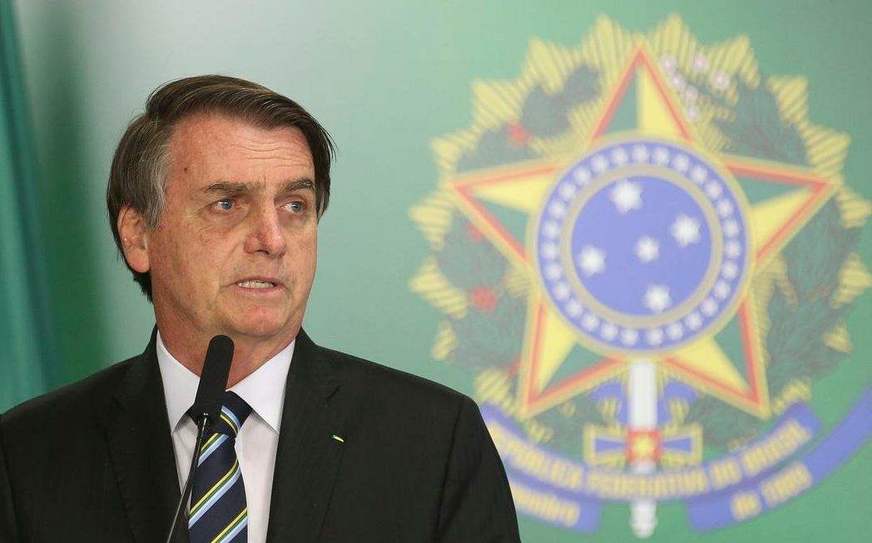 Bolsonaro interrompe férias e é internado em hospital de São Paulo