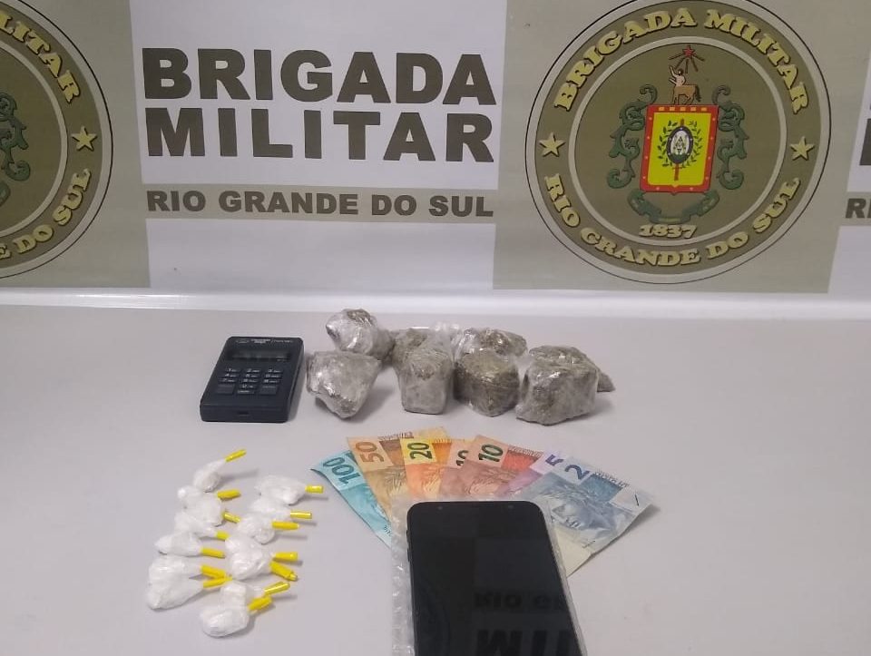 Motoboy preso comercializava drogas no credito e no débito em Gravataí