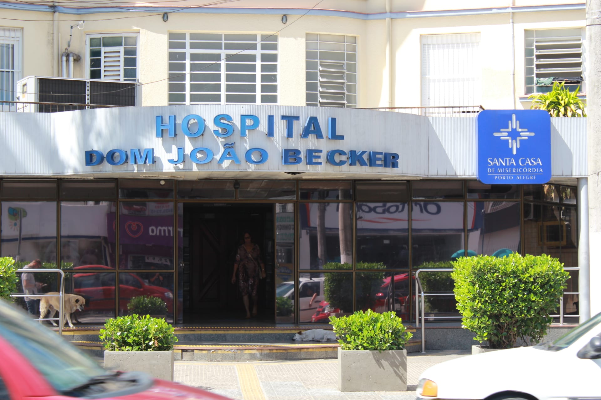 Recuperados do coronavírus, médicos voltam a atender no Hospital Dom João Becker