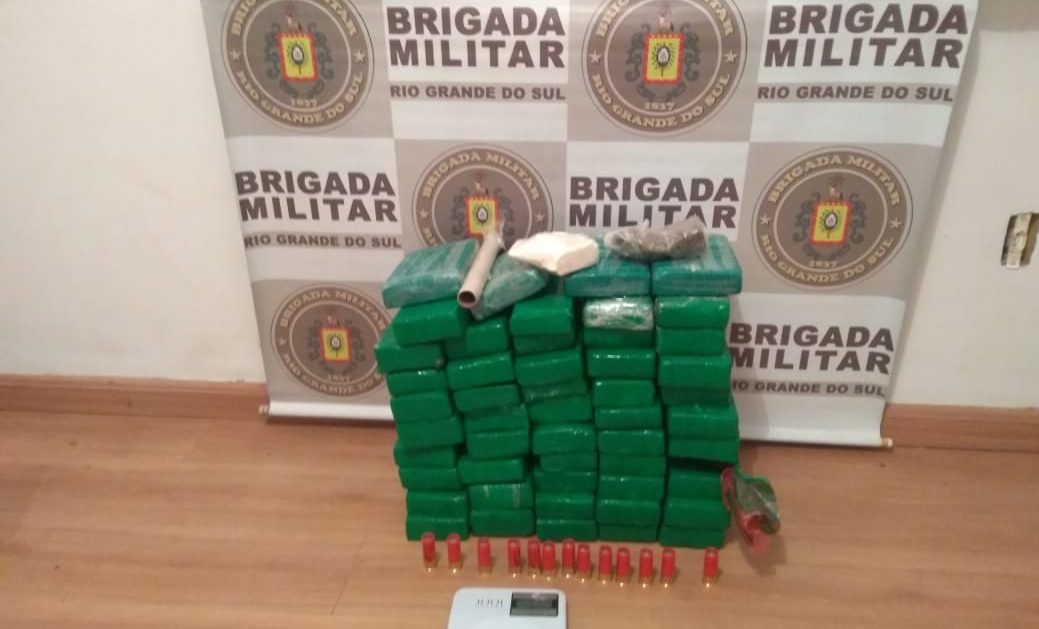 Brigada Militar derruba ‘almoxarifado’ do tráfico e apreende quilos de maconha e cocaína em Gravataí