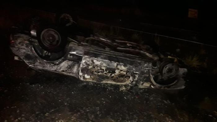 Perseguição termina com cinco detidos após capotamento e incêndio de veículo em Gravataí