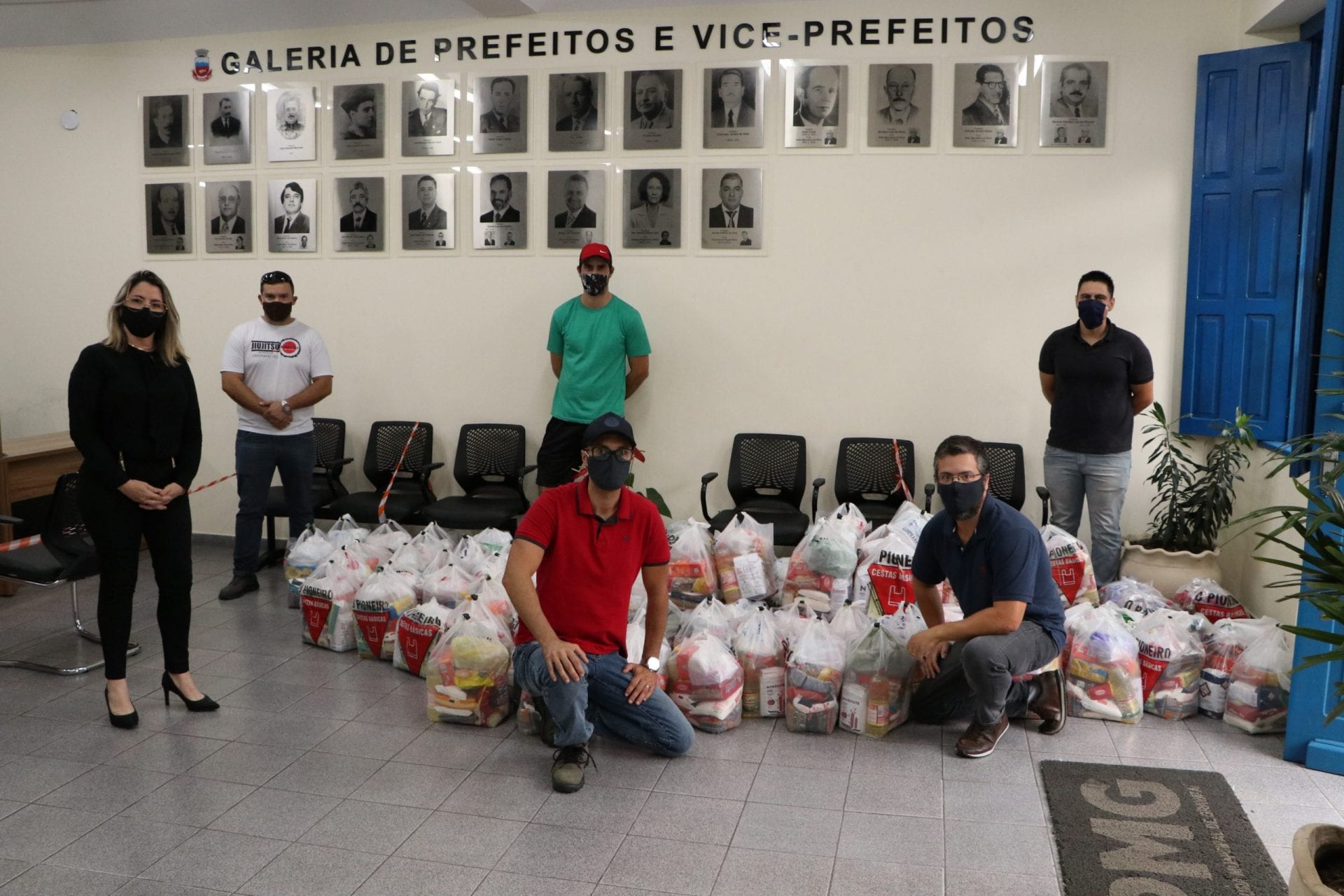 Meta superada; futuros guarda municipais de Gravataí doam 105 cestas básicas