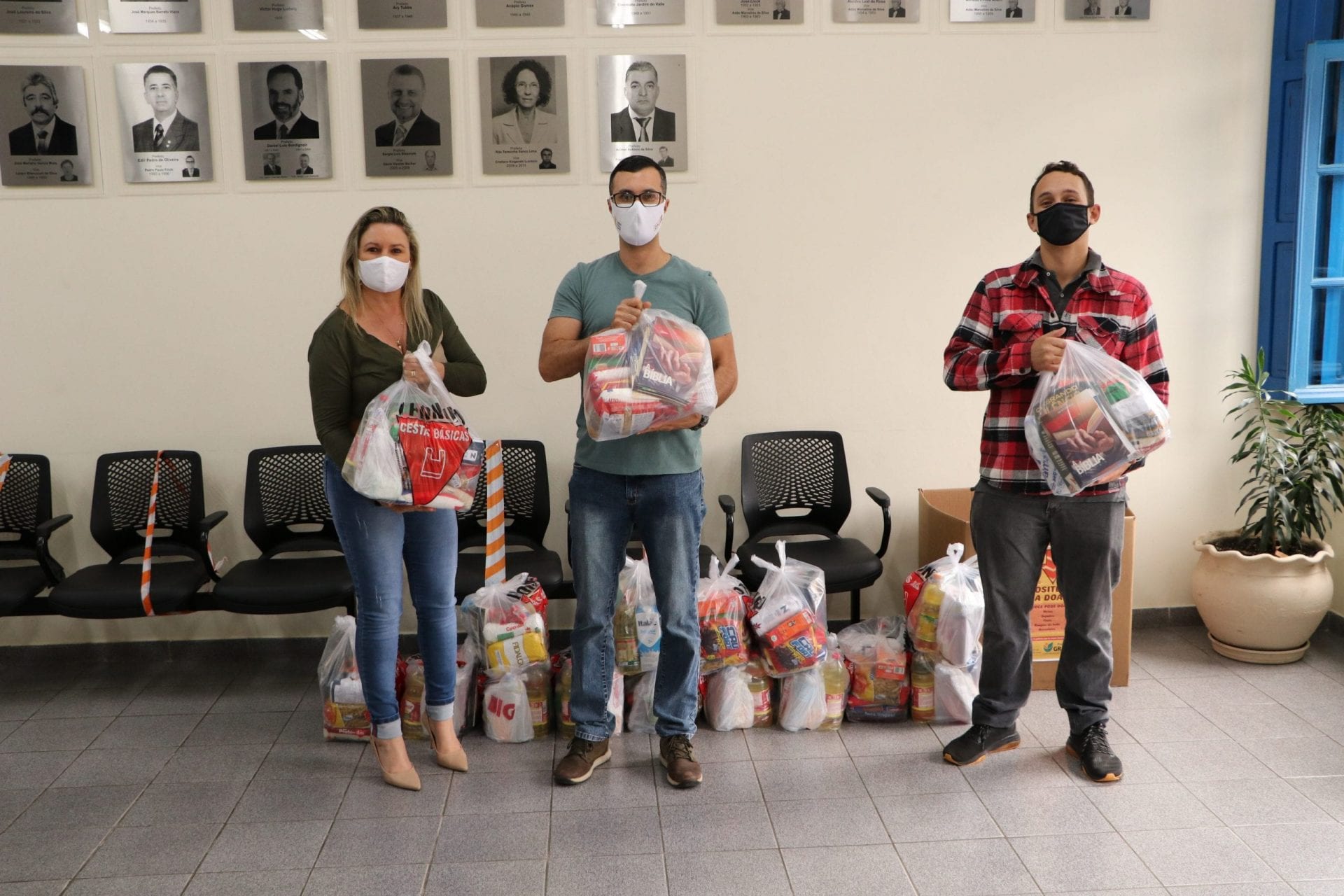 Aprovados no concurso da Guarda Municipal entregam 17 cestas básicas ao Comitê de Gravataí