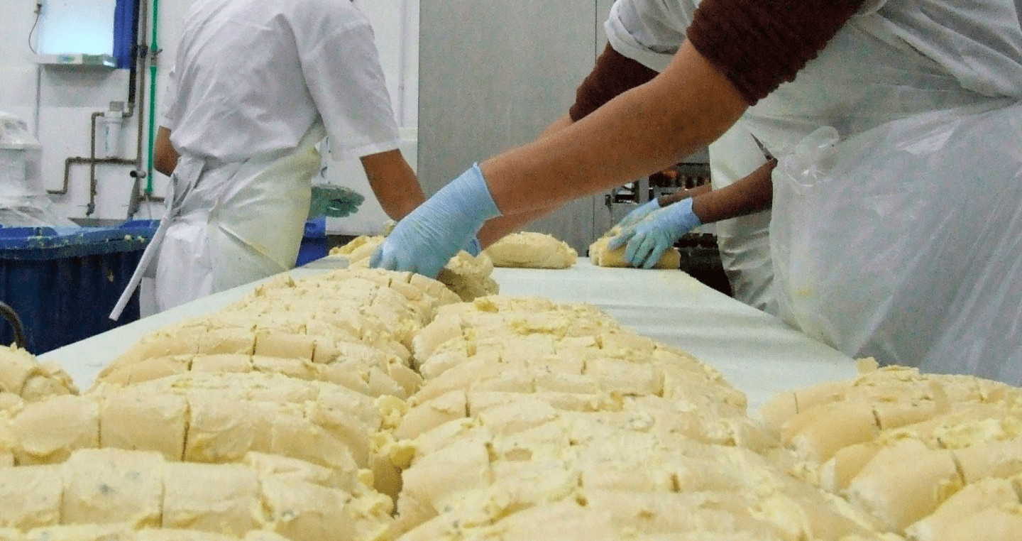 Indústria de alimentos em Gravataí paralisa produção após dois funcionários testarem positivo para coronavírus