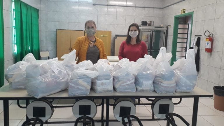 Alimentos da merenda escolar viram cestas básicas para alunos em Glorinha