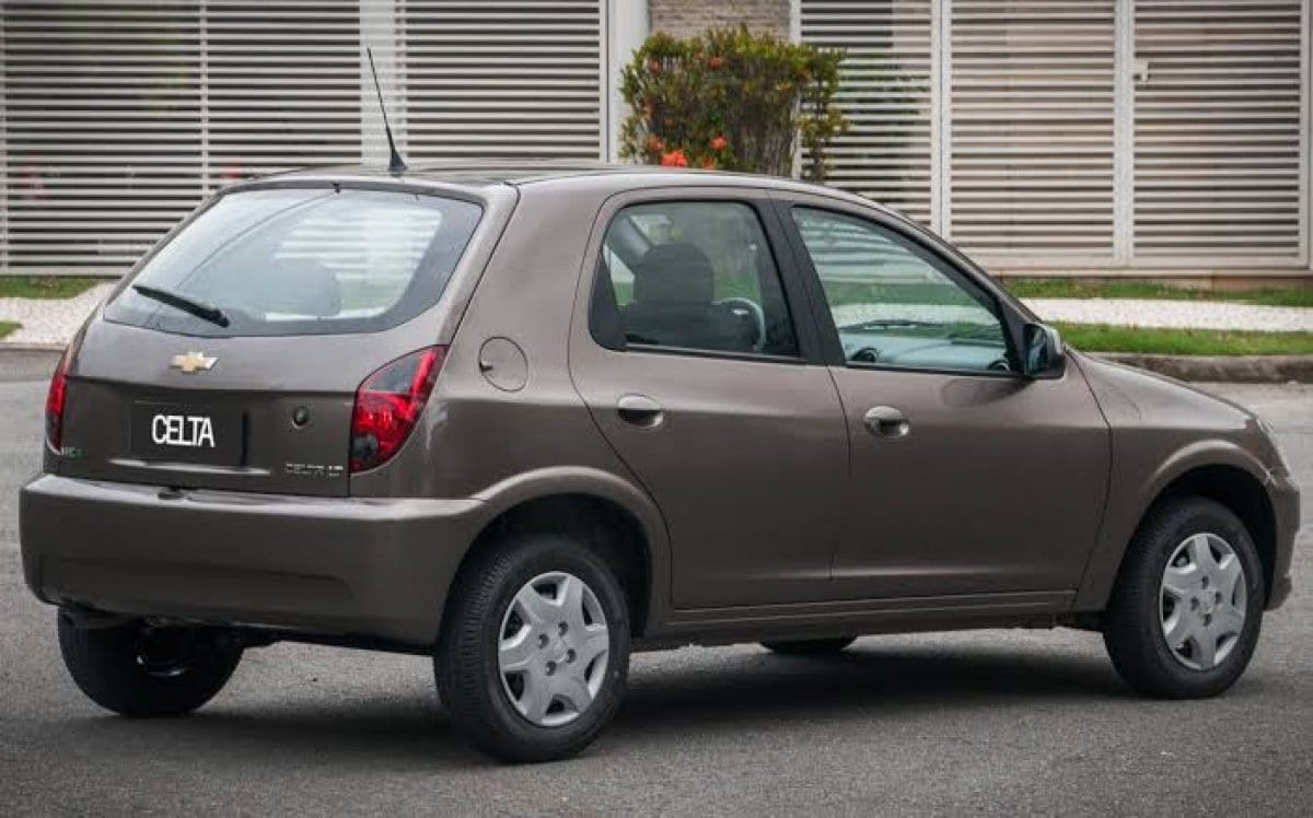 GM anuncia recall de Celta e Chevrolet Classic por falha em airbag