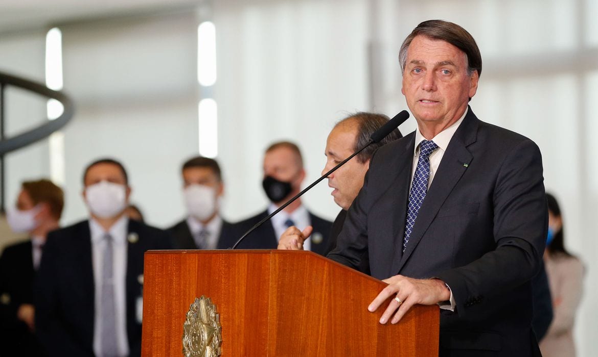 Auxílio emergencial poderá ser estendido até o final do ano, diz Bolsonaro