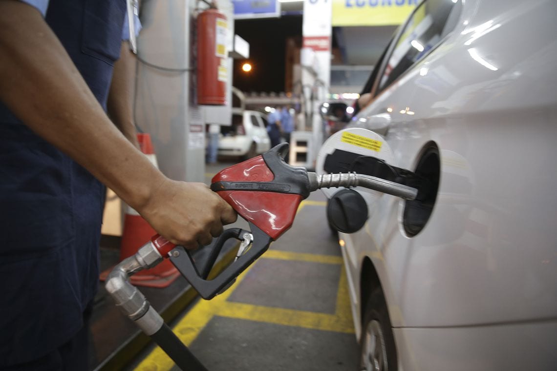 Gasolina mais cara a partir desta quarta após elevação de 4% da Petrobras