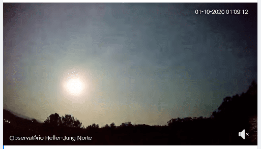 Com o brilho mais forte que a lua, meteoro é registrado no céu do RS; assista