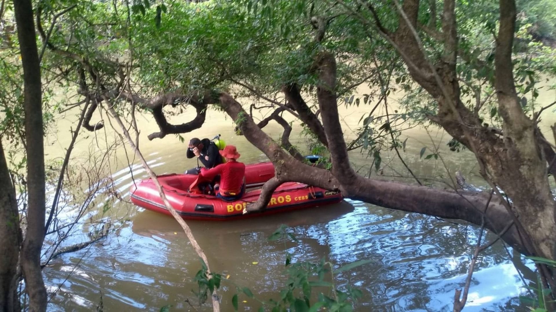 Bombeiros realizam buscas no Rio Gravataí após homem desaparecer enquanto tomava banho