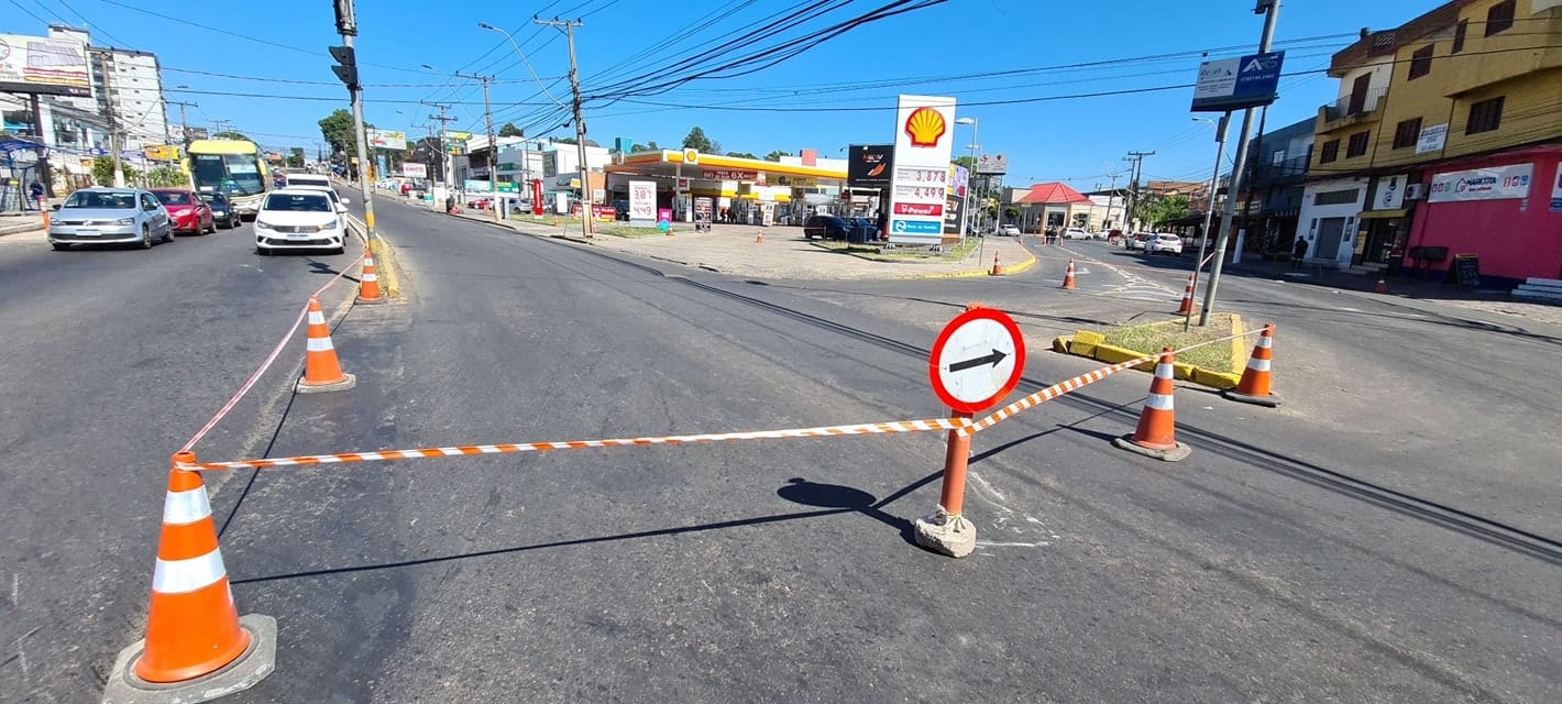 Obras geram bloqueio e desvio na altura da parada 79 da Dorival de Oliveira