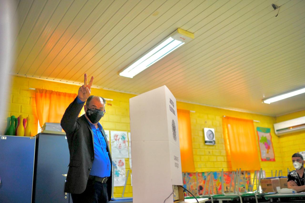 Giro na Eleição | Zaffalon vota na Escola Duque de Caxias