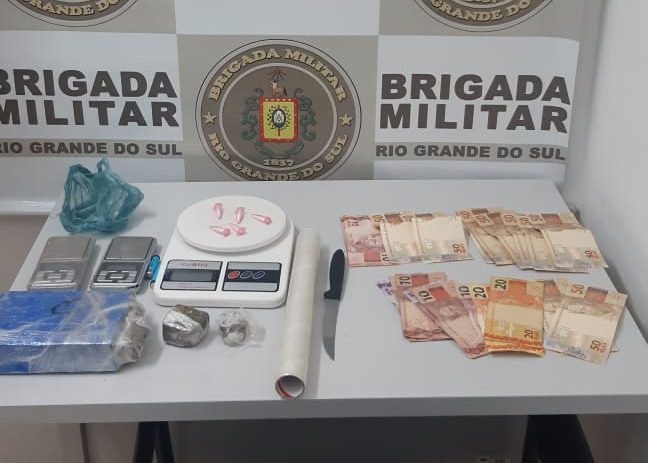 Brigada Militar prende foragido que tocava o tráfico de drogas em bairro de Gravataí