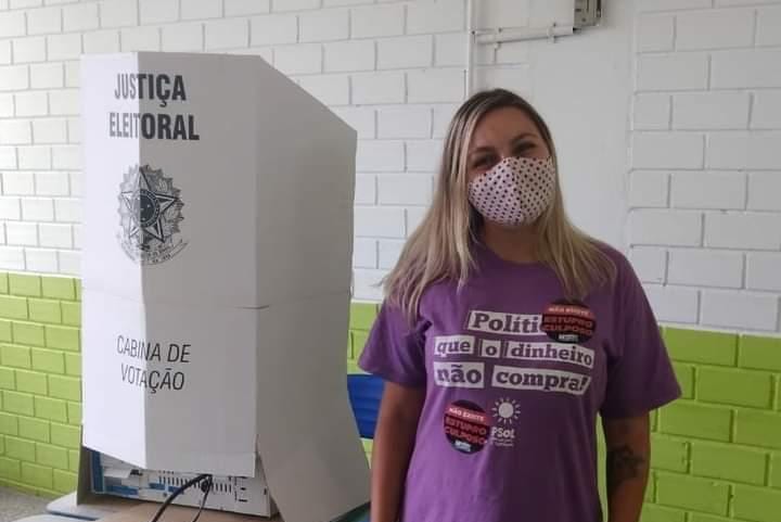 Giro na Eleição |Tamires Paveglio vota na Escola Ladislau de Oliveira Nunes