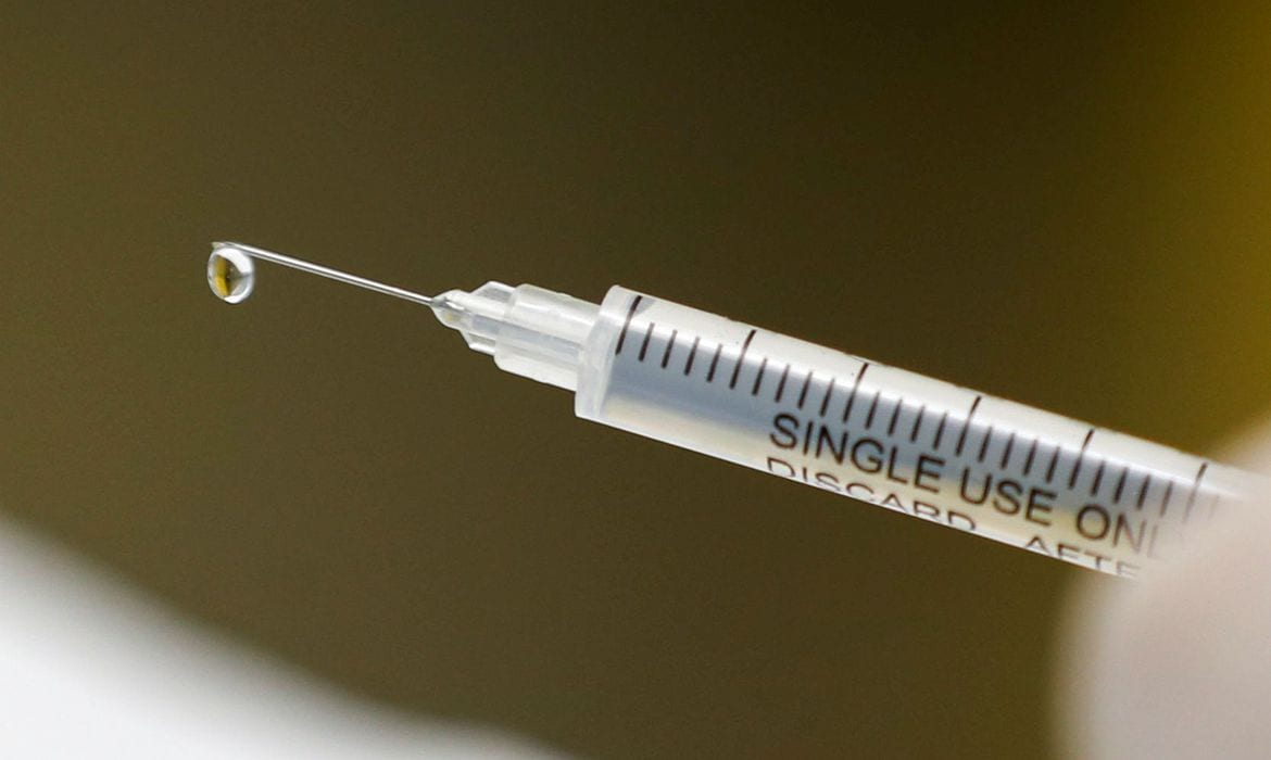 Resultados de testes com vacina de Oxford podem sair neste ano