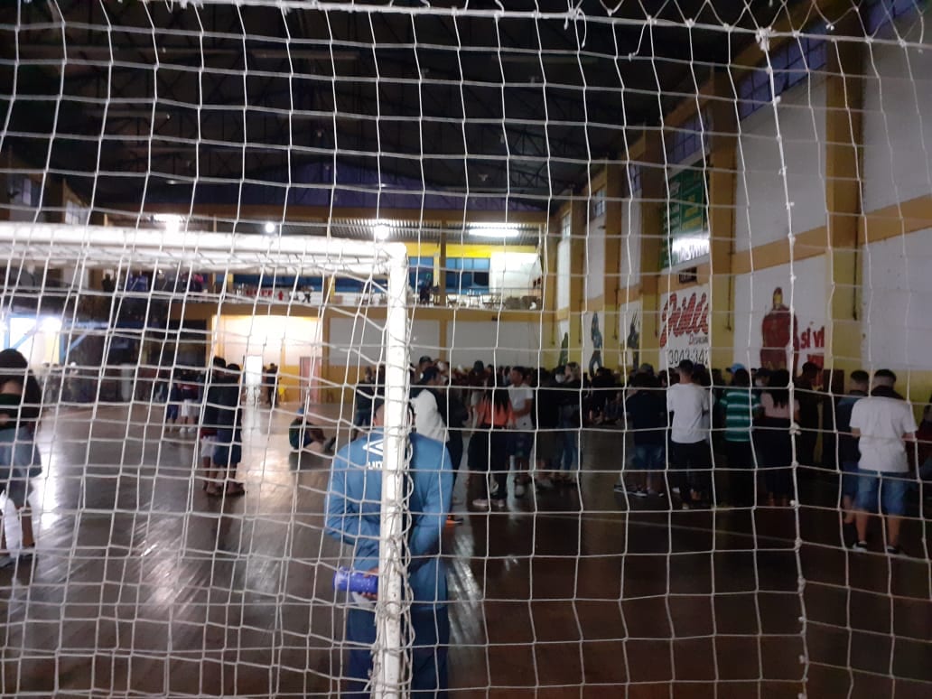 Festa clandestina em quadra de esportes de Gravataí tinha 300 pessoas