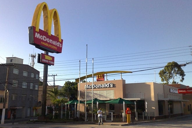 McDonald’s abre 35 vagas de emprego na região metropolitana; veja como se candidatar