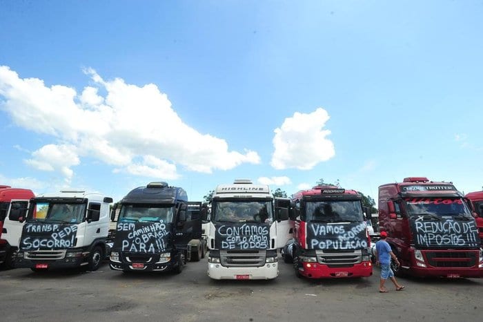 Com ameaça de bloqueios até em fábricas alimentícias, caminhoneiros discutem nova greve para fevereiro