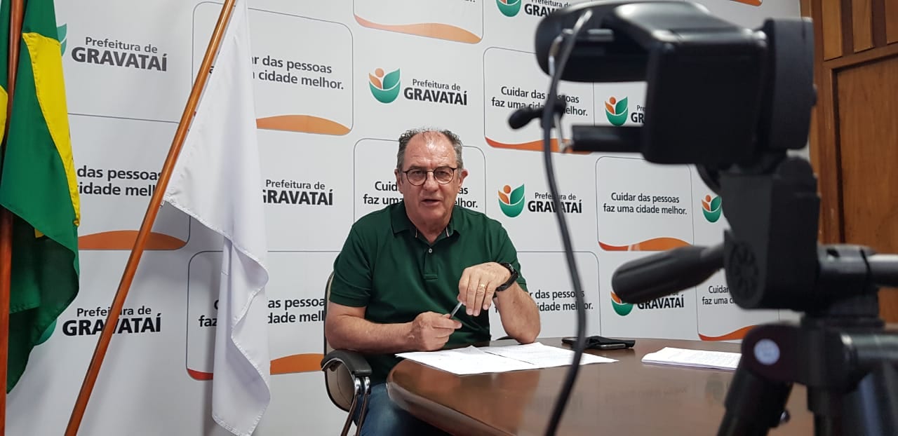 Aulas retornam no dia 08 de fevereiro em Gravataí, afirma prefeito Luiz Zaffalon; assista ao vivo