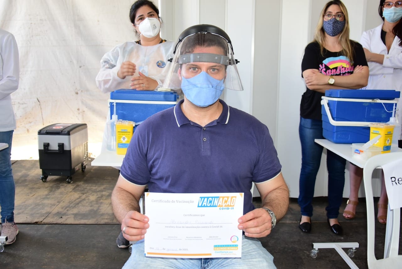 Médico de Cachoeirinha que venceu a covid alerta “fundamental as pessoas se vacinarem”