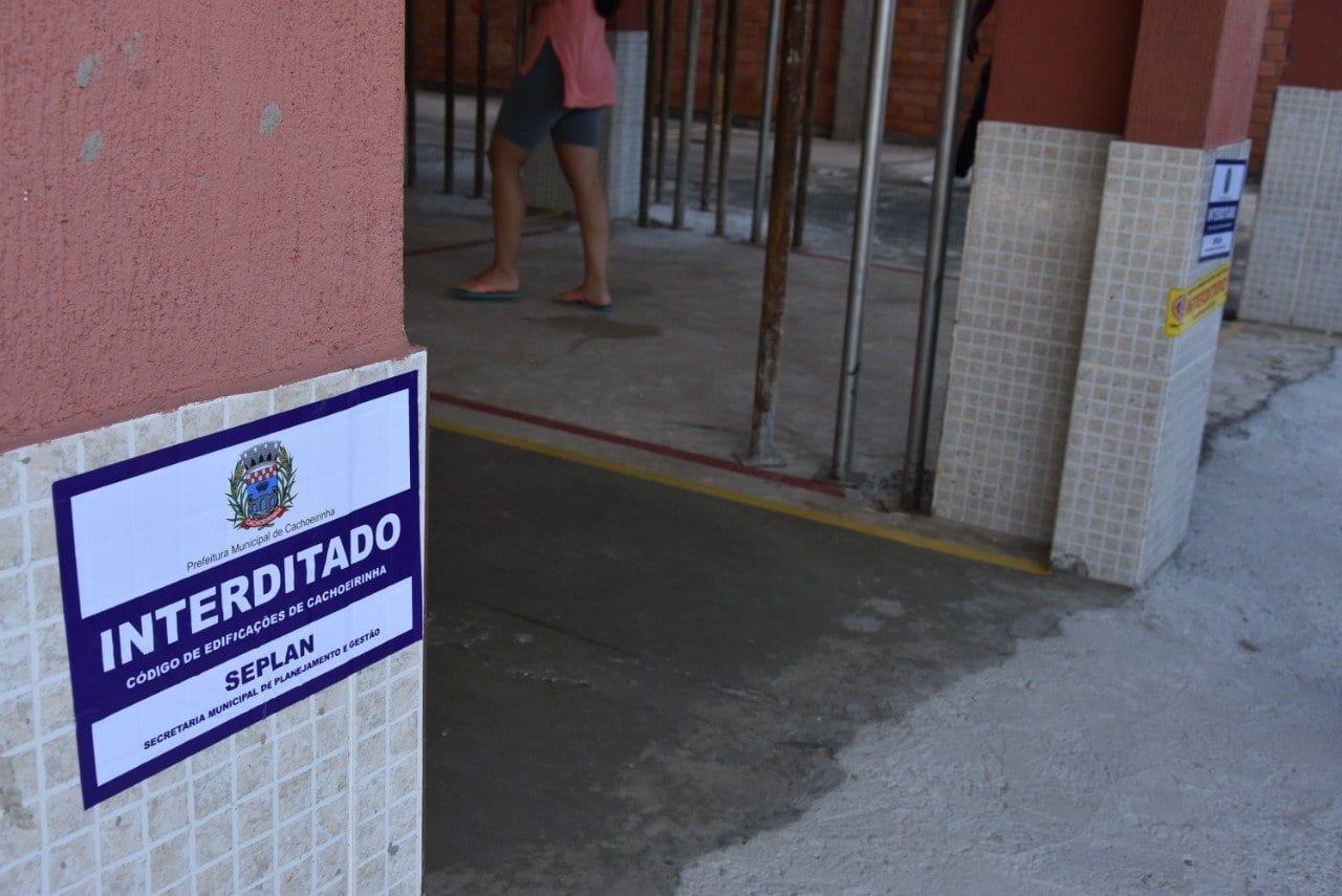 Edifício de oito andares é interditado por risco de desabamento em Cachoeirinha