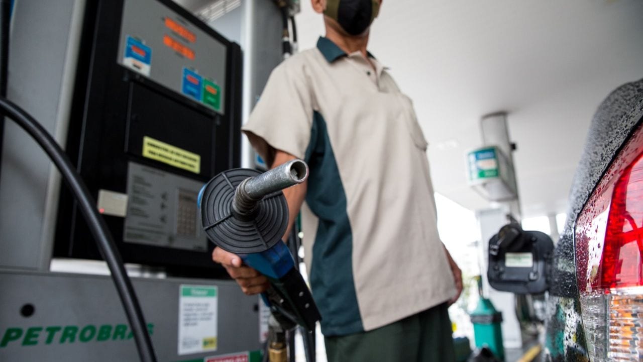 Petrobras anuncia mais um aumento no preço da gasolina