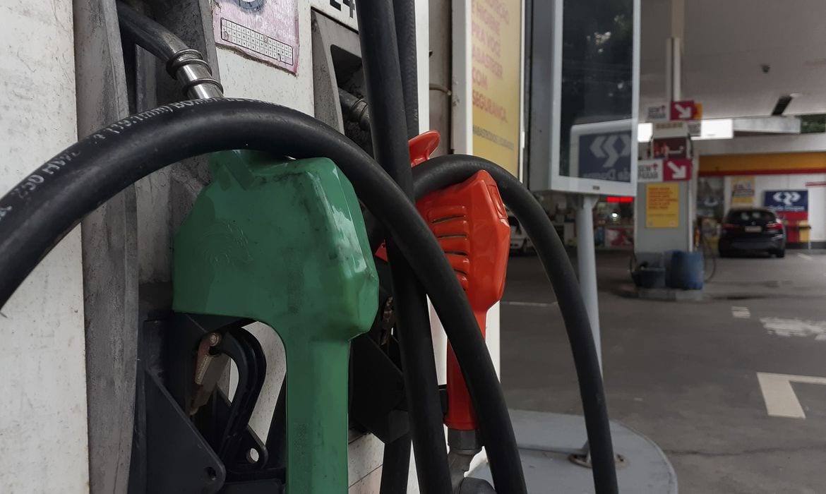 Petrobras anuncia nova redução no preço da gasolina e do diesel