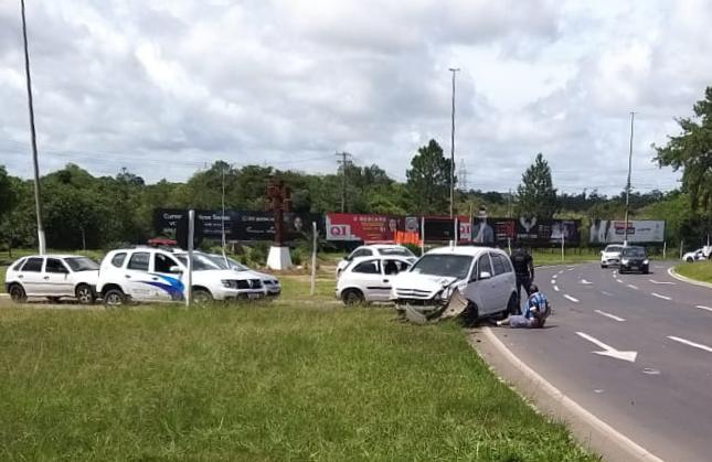 Homem é preso após tentar furtar veículo e colidir com caminhão durante a fuga em Gravataí