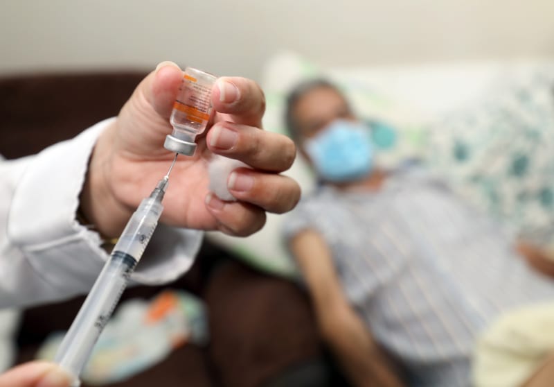 Idosos já podem receber a terceira dose da vacina contra o coronavírus em Gravataí